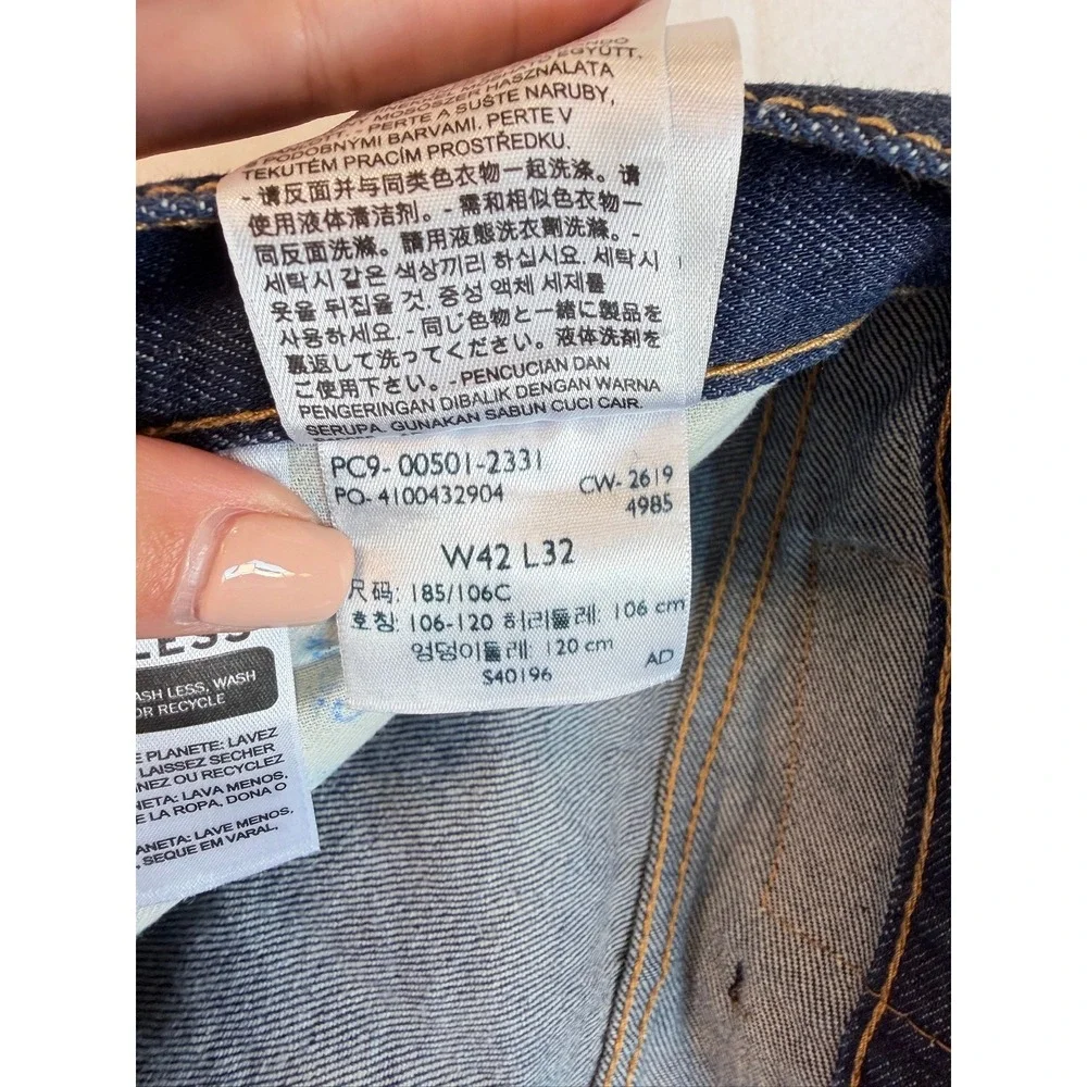 Levi's 501 Original Fit Jeans Men 42x32 Blue Button Fly Straight Leg 00501-2331